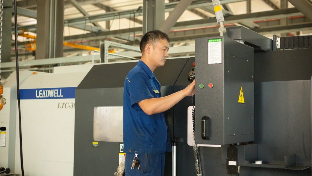Battling the Heat with Determination: A Joint Effort to Deliver Results Battling the Heat with Determination: A Joint Effort to Deliver Results
